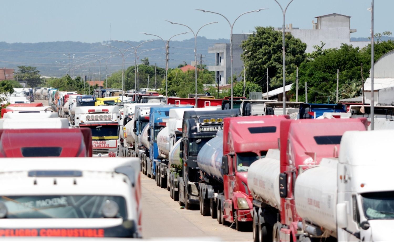 ESCASEZ DE DIESEL GOLPEA AL AGRO Y TRANSPORTE 
